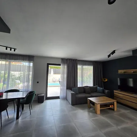 Felicity, Private Pool With Heating And Salt Water فيلة *