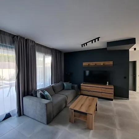 Villa Felicity, Private Pool With Heating And Salt Water Lozenets