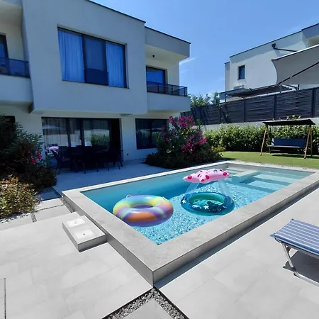 Felicity, Private Pool With Heating And Salt Water Villa *