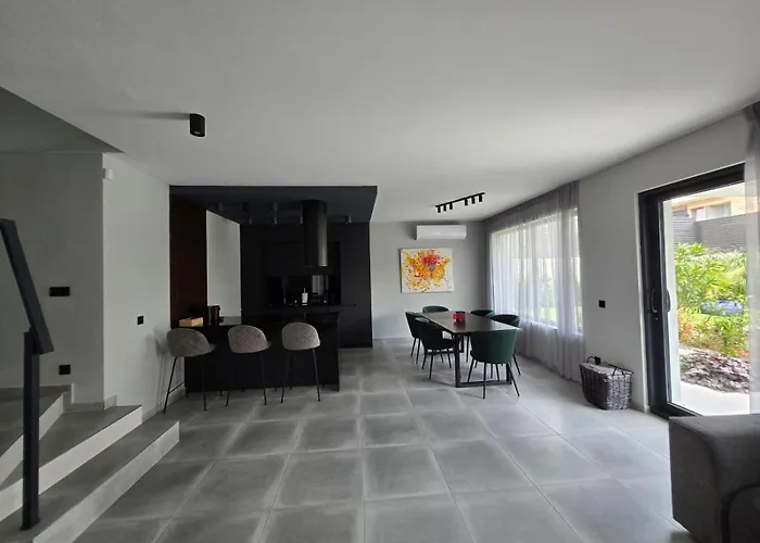 Villa Felicity, Private Pool With Heating And Salt Water Lozenets